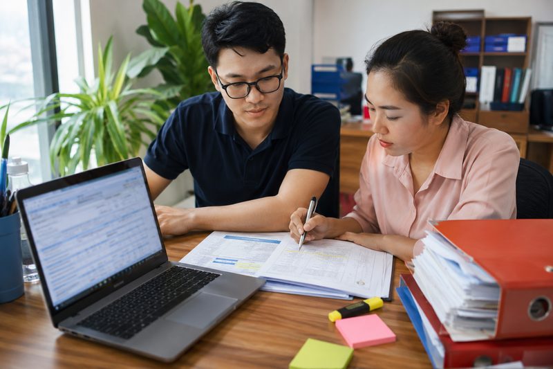 Học viên thao tác trên bộ chứng từ và phần mềm